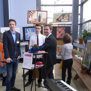 ka-2014-1 Montessori-Schulzentrum Leipzig - Neuigkeiten - Kunst statt Kuchen: 1. Kunstauktion am Maria Montessori Schulzentrum